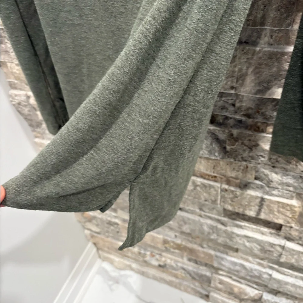 Hopely Elegant Sage Long Sleeve Top size M - Picture 3 of 7